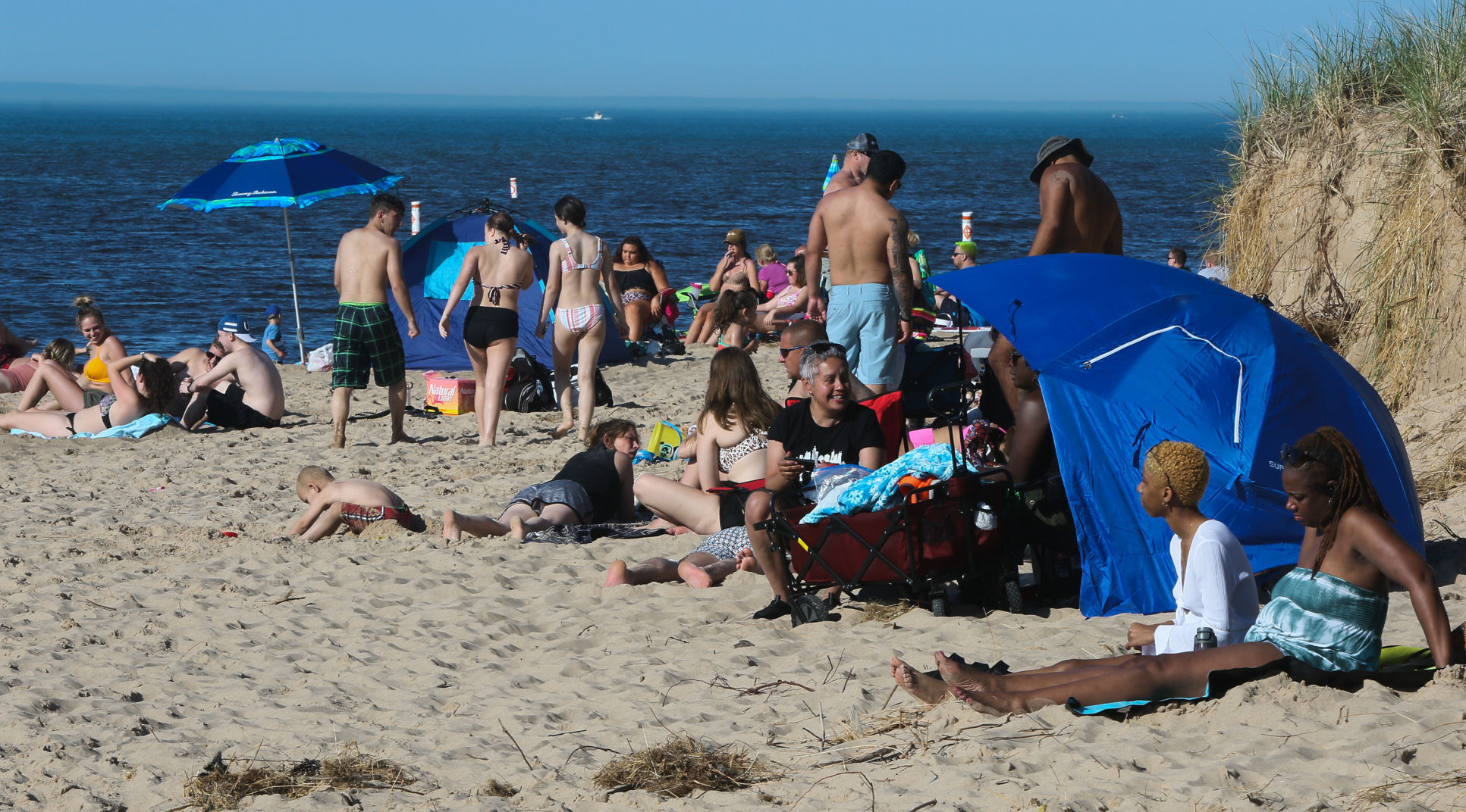 Crowds head to the Dunes National Park
